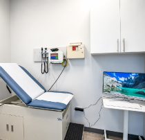 Exam room at Clinica Urgent Care, Chicago