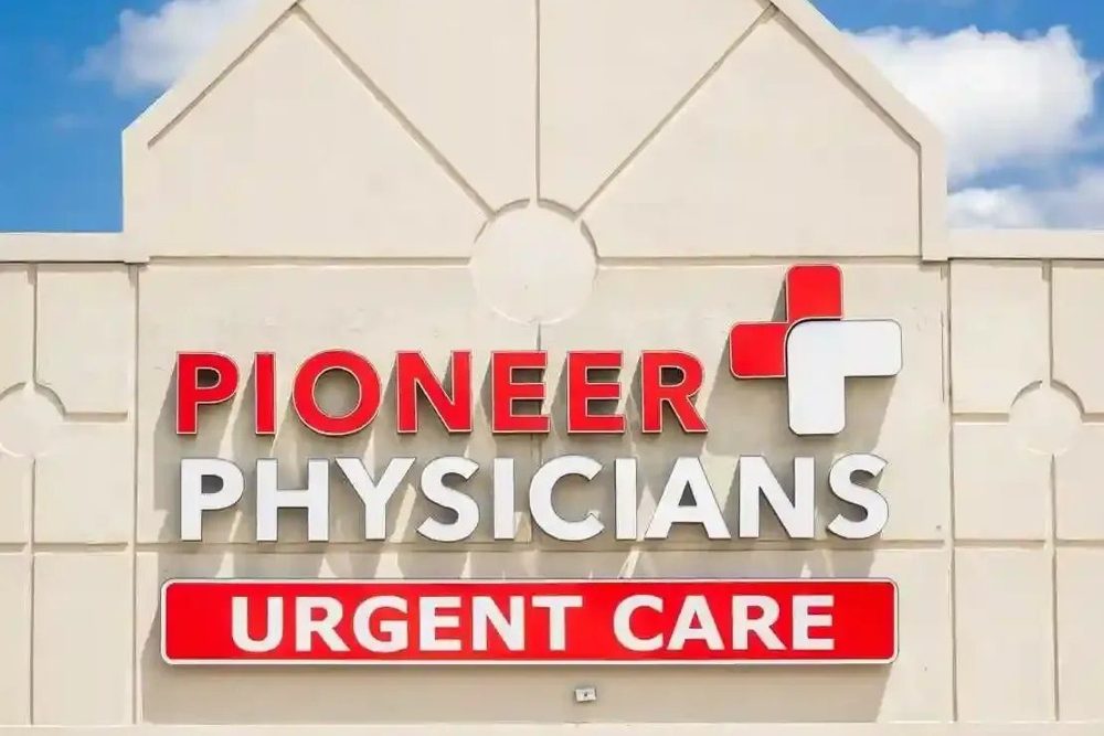 Pioneer Physicians Urgent Care building sign in Bolingbrook